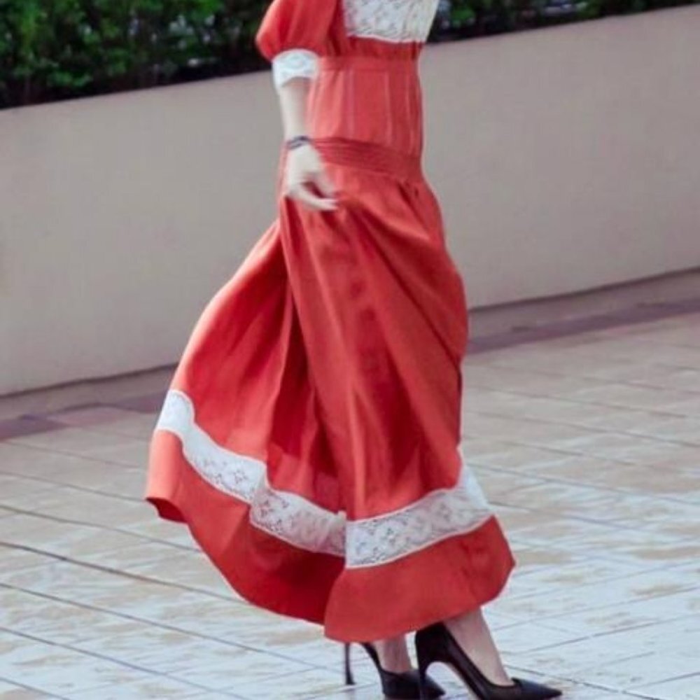 Women Elegant Lace-Accented 100% Silk Swirl Maxi Skirt with lace trim in size 4 - Picture 3 of 15